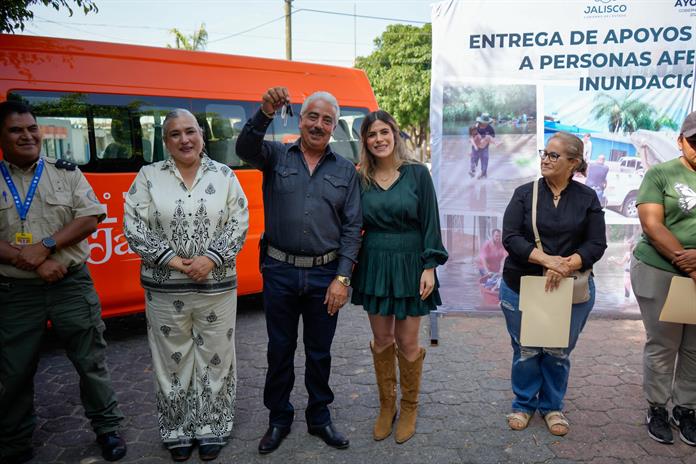Entregan apoyos a familias afectadas por inundaciones en los municipios de La Barca y Ayotlán Entregan apoyos a familias afectadas por inundaciones en los municipios de La Barca y Ayotlán