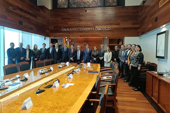 UdeG busca liderar en ciencia y tecnología con alianza internacional de supercómputo UdeG busca liderar en ciencia y tecnología con alianza internacional de supercómputo