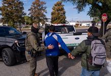 EEUU paraliza los procesos de residencia y ciudadanía a migrantes de Cuba, Venezuela y otros 17 países