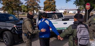 EEUU paraliza los procesos de residencia y ciudadanía a migrantes de Cuba, Venezuela y otros 17 países