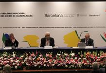 Expertos analizan el debilitamiento de la democracia 