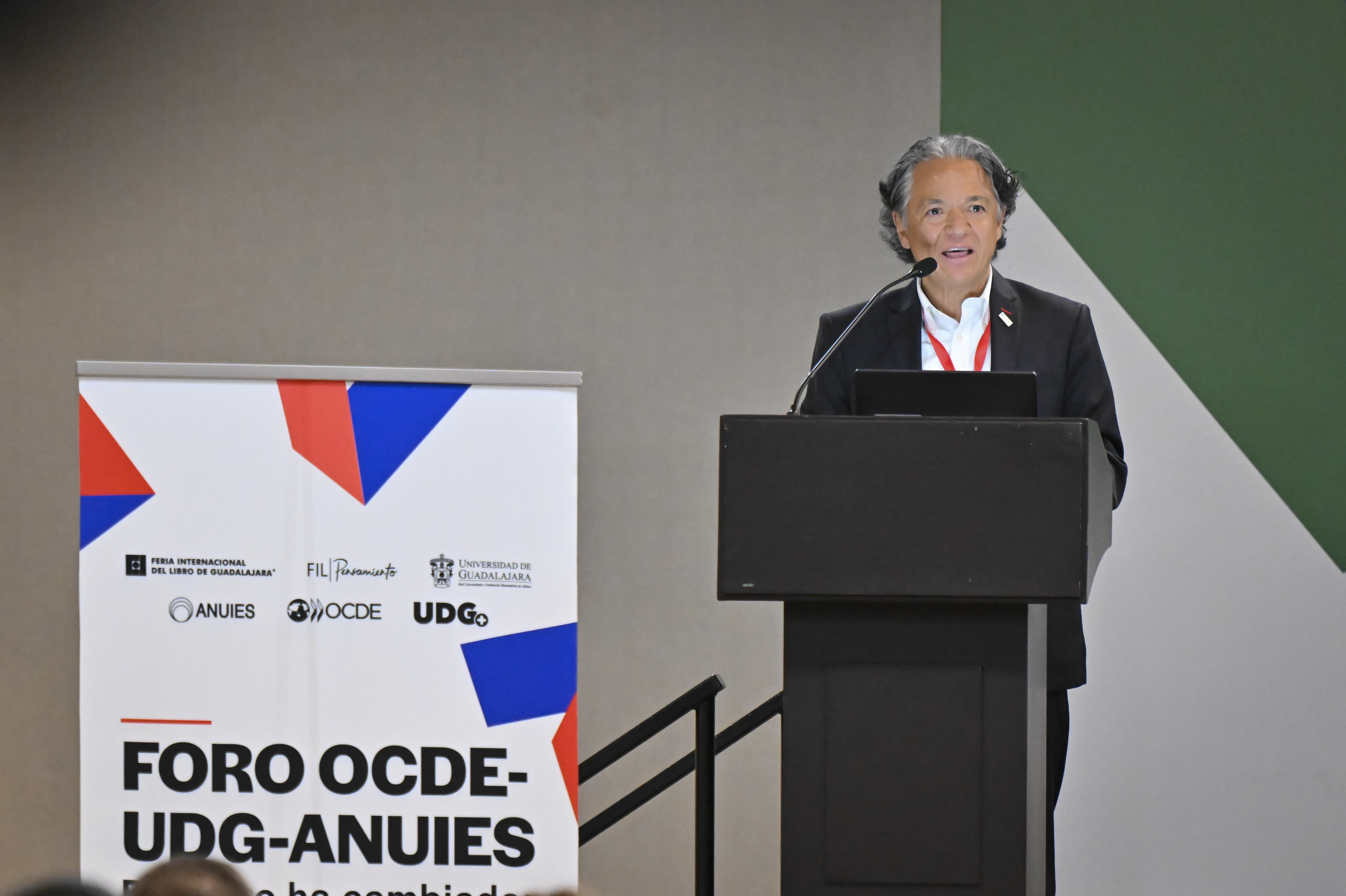 “El futuro ya cambió”: UdeG y OCDE piden soluciones reales ante el impacto de la Inteligencia Artificial “El futuro ya cambió”: UdeG y OCDE piden soluciones reales ante el impacto de la Inteligencia Artificial