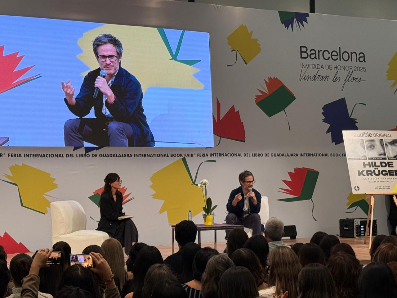 Gael García Bernal explora su faceta sonora en la FIL Guadalajara