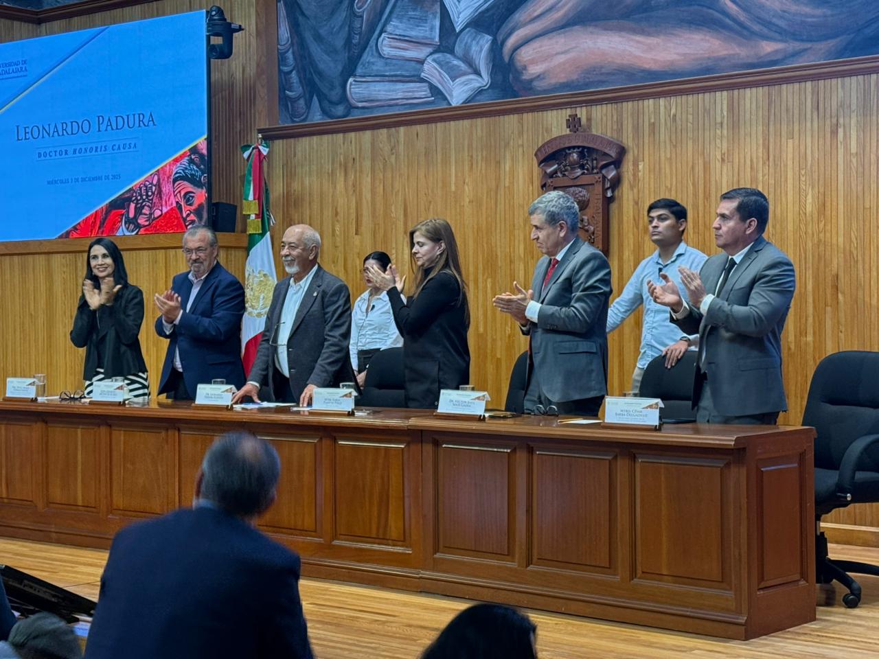 Leonardo Padura recibe Honoris Causa en Guadalajara y reconstruye su vínculo con la ciudad