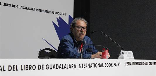 Paco Ignacio Taibo II dice no a las bibliotecas silenciosas y exige  abrir la Puerta a la Lectura