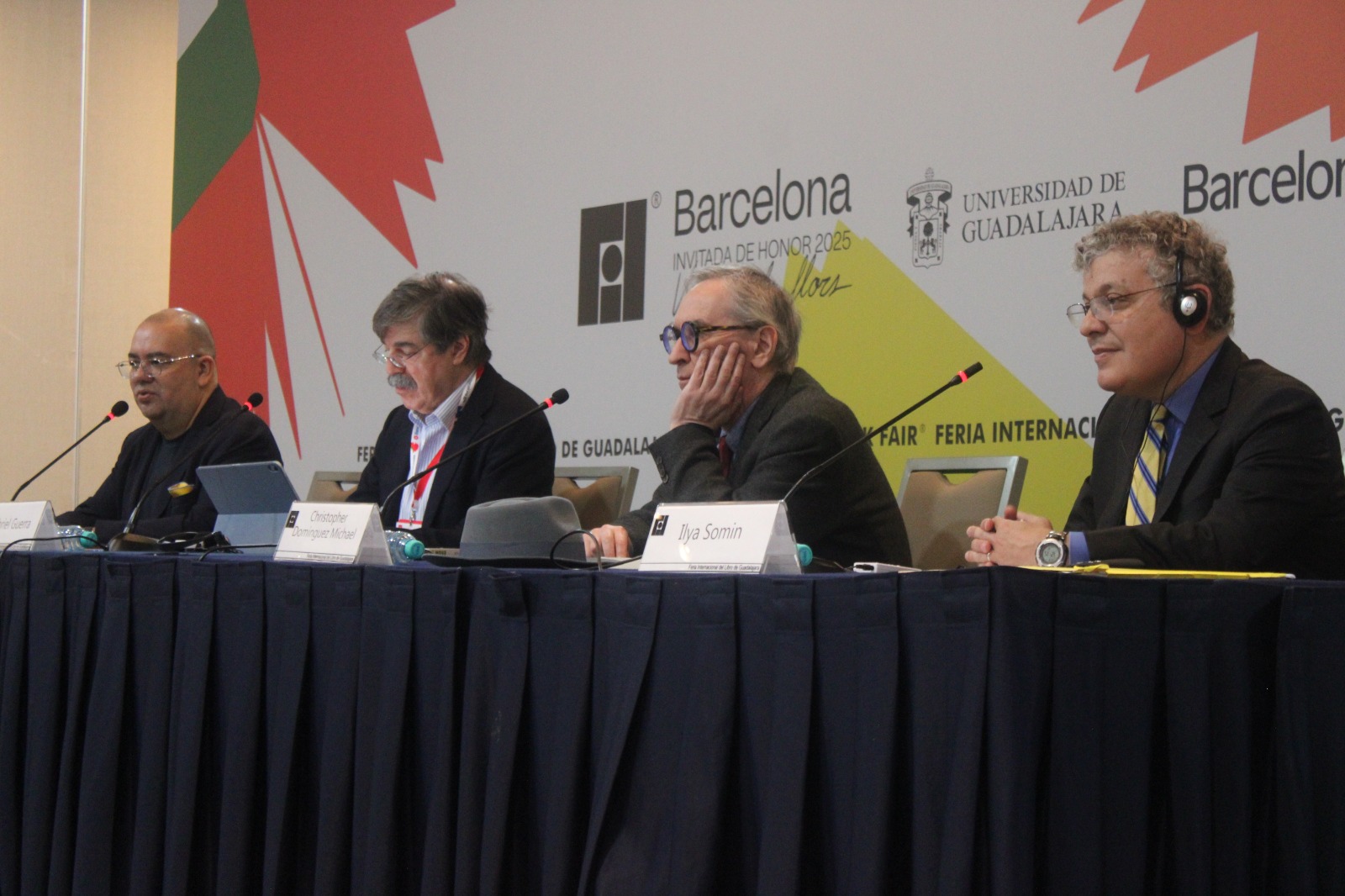 Académicos, activistas y periodistas comparten su visión y experiencia como migrantes