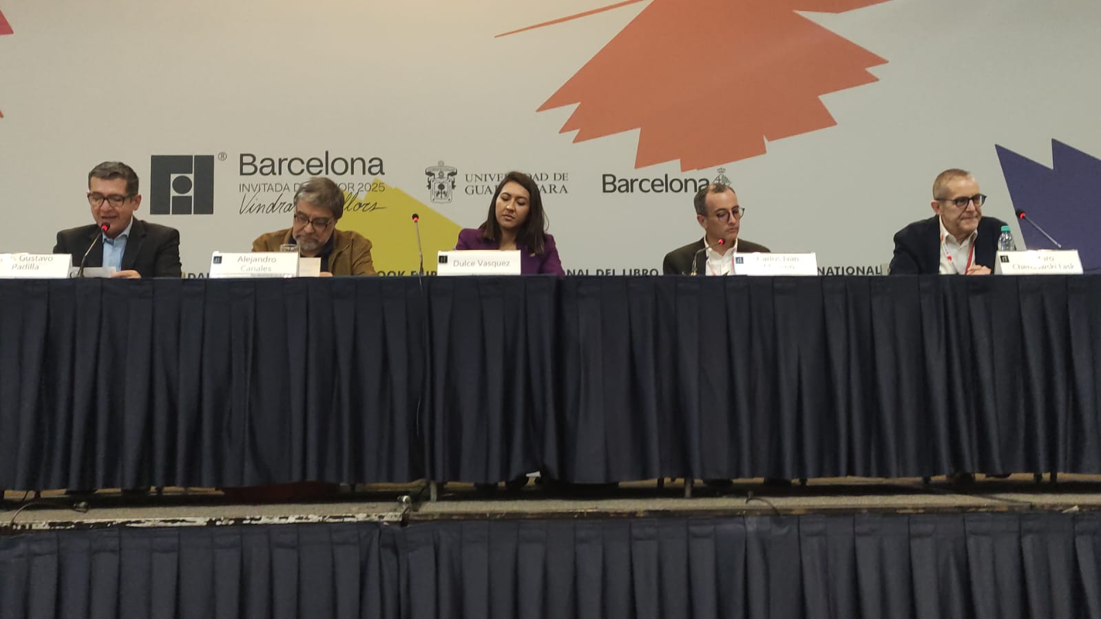 Latinos avanzan en educación, pero falta un sistema binacional, advierten en la FIL