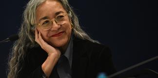 "La imaginación entra cuando el archivo ya no alcanza", Cristina Rivera Garza presenta Terrestre en la FIL