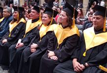 Se gradúan como abogados y psicólogos 30 trabajadores del Congreso local