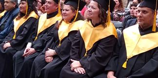 Se gradúan como abogados y psicólogos 30 trabajadores del Congreso local