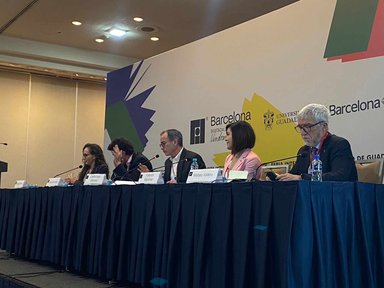 Más de la mitad de estudiantes teme que la IA transforme radicalmente su profesión