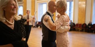 Los bailes de salón, un antídoto contra la soledad para los jubilados de Liverpool