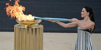 La llama de los Juegos de Invierno de Milán-Cortina llega a Italia