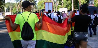 Activistas alertan que migrantes LGBTTIQ+ recurren al trabajo sexual en sur de México