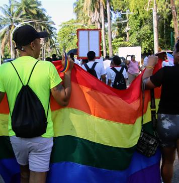 Activistas alertan que migrantes LGBTTIQ+ recurren al trabajo sexual en sur de México