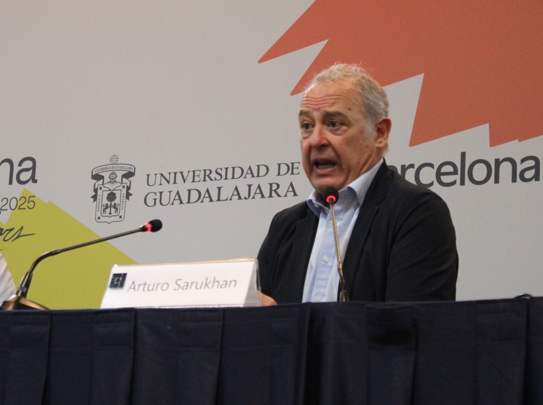 Expertos en la FIL denuncian autoritarismo disfrazado de paz como nueva amenaza global