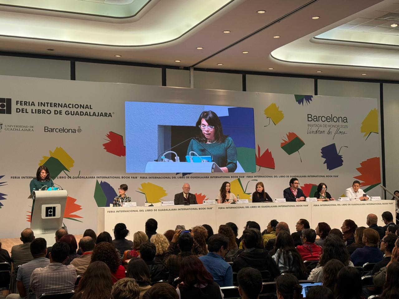 “Espero no sentirme nunca demasiado cómoda en la escritura,”: Fernanda Trías tras recibir el Premio Sor Juana en la FIL