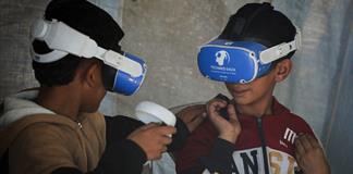 Niños traumatizados por la guerra se alejan de Gaza gracias a la realidad virtual