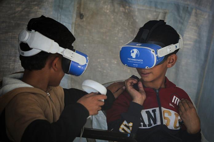 Niños traumatizados por la guerra se alejan de Gaza gracias a la realidad virtual Niños traumatizados por la guerra se alejan de Gaza gracias a la realidad virtual