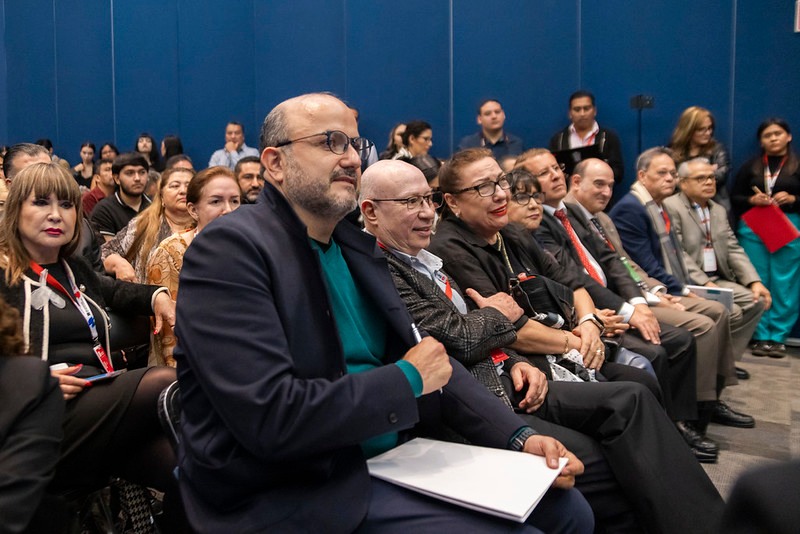 Por su compromiso con los derechos humanos y la educación, Ricardo Villanueva recibe la Presea María Latigo