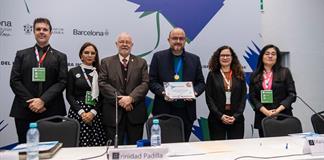 Por su compromiso con los derechos humanos y la educación, Ricardo Villanueva recibe la Presea María Latigo Por su compromiso con los derechos humanos y la educación, Ricardo Villanueva recibe la Presea María Latigo