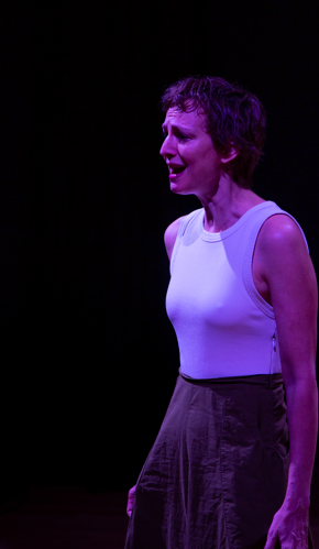 La novela de Daniela Tarazona encuentra un nuevo lenguaje en su versión teatral dirigida por Andrea Segura