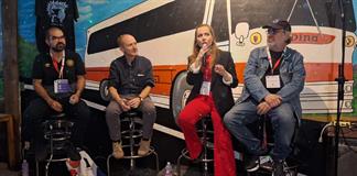 El humor es político: entre mezcales, discuten la función de la comedia en la crítica social El humor es político: entre mezcales, discuten la función de la comedia en la crítica social