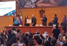 Cantar por el placer de cantar: Joan Manuel Serrat recibe Honoris Causa por la UdeG