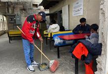 Migrantes en Ciudad Juárez regresan a albergues por falta de empleo estable