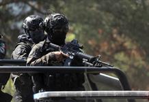 Detienen a diez personas en Michoacán con armas de fuego y en posesión de drogas