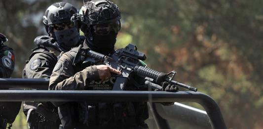 Detienen a diez personas en Michoacán con armas de fuego y en posesión de drogas