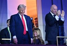 Un Donald Trump dichoso recibe el primer Premio de la Paz de la FIFA