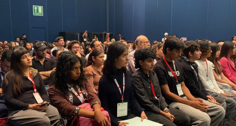 “Sus palabras importan”: estudiantes brillan en Creadores Literarios FIL Joven 2025 “Sus palabras importan”: estudiantes brillan en Creadores Literarios FIL Joven 2025