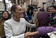 Sheinbaum se reúne con migrantes mexicanos en EE.UU. y pide un buen trato para ellos Sheinbaum se reúne con migrantes mexicanos en EE.UU. y pide un buen trato para ellos