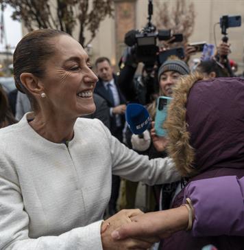 Sheinbaum se reúne con migrantes mexicanos en EE.UU. y pide un buen trato para ellos Sheinbaum se reúne con migrantes mexicanos en EE.UU. y pide un buen trato para ellos