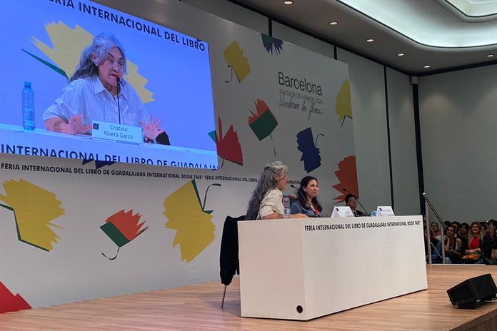 Mil jóvenes se encuentran con Cristina Rivera Garza y descubren el poder de narrar lo cotidiano Mil jóvenes se encuentran con Cristina Rivera Garza y descubren el poder de narrar lo cotidiano