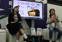 Lize Meddings comparte su proceso creativo y enseña a los asistentes a crear sus propias historias Lize Meddings comparte su proceso creativo y enseña a los asistentes a crear sus propias historias