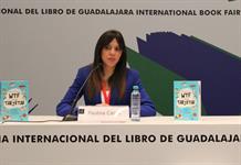 Paulina Casso, autora de la colección “WTF con…” explica a jóvenes en la FIL cómo funcionan las tarjetas de crédito Paulina Casso, autora de la colección “WTF con…” explica a jóvenes en la FIL cómo funcionan las tarjetas de crédito