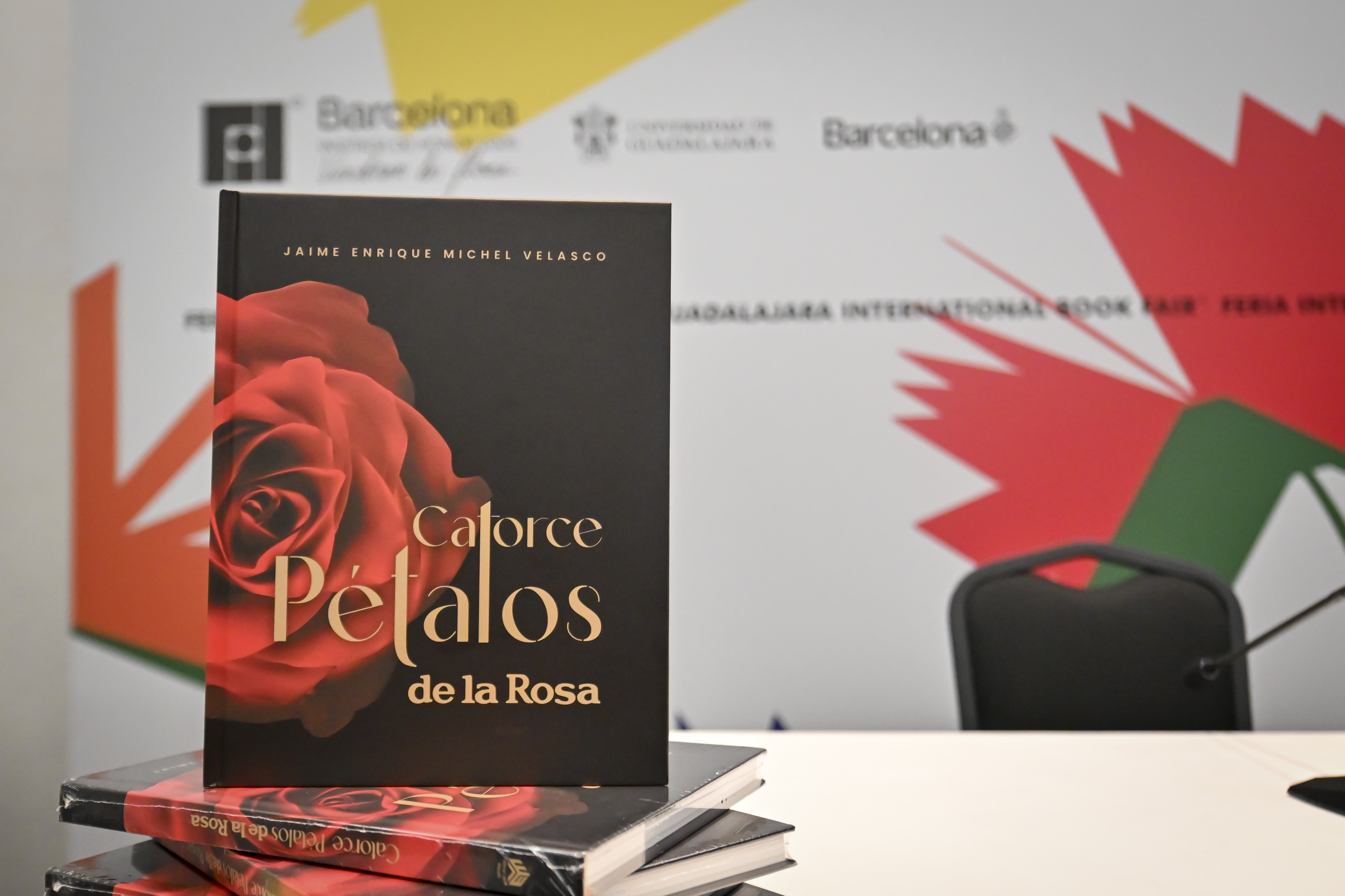 Presentan Catorce Pétalos de la Rosa, una historia familiar de éxito en la FIL 39 Presentan Catorce Pétalos de la Rosa, una historia familiar de éxito en la FIL 39
