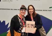 Las mil y una novias: libro que refleja el origen del vestido blanco, anillos y lazo Las mil y una novias: libro que refleja el origen del vestido blanco, anillos y lazo