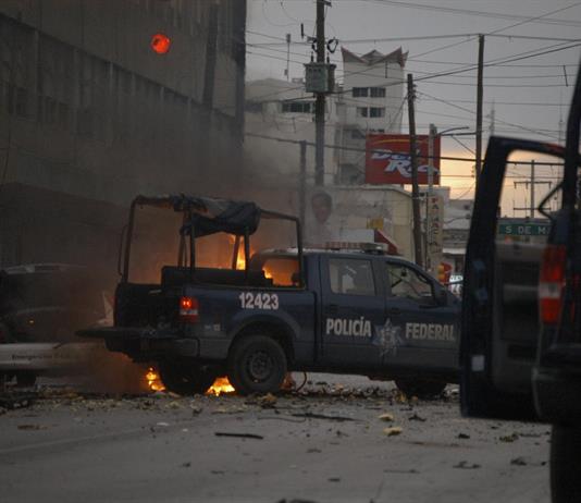 Abren investigación por delincuencia organizada tras explosión de auto en Michoacán