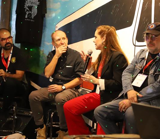 La risa como resistencia: humoristas comparten cómo enfrentan la realidad política