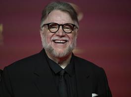 Guillermo del Toro recibe nominación al Globo de Oro por Frankenstein