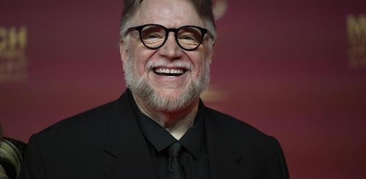 Guillermo del Toro recibe nominación al Globo de Oro por Frankenstein