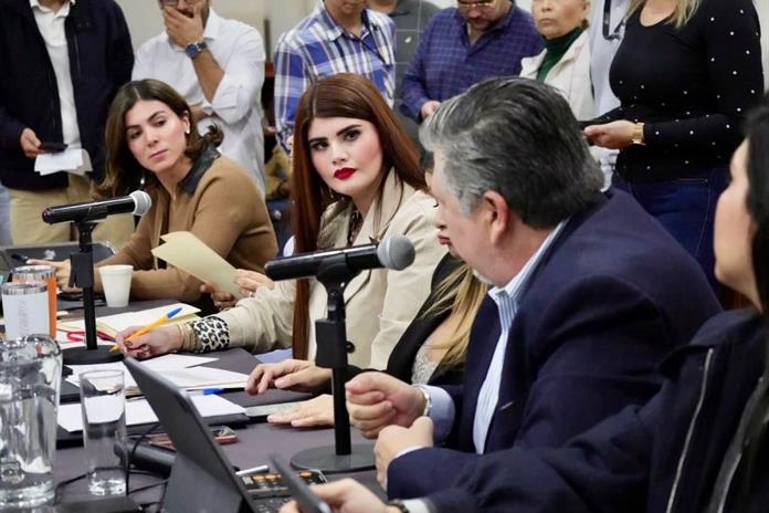 El refrendo para 2026 aumentaría de 900 a mil pesos para autos y de 385 a 600 pesos para motos El refrendo para 2026 aumentaría de 900 a mil pesos para autos y de 385 a 600 pesos para motos