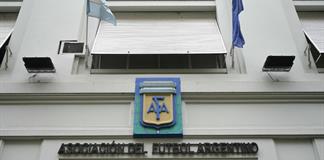 La justicia argentina allana la AFA y clubes de fútbol en una investigación por lavado La justicia argentina allana la AFA y clubes de fútbol en una investigación por lavado