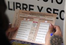 Organizaciones opositoras en México superan 130.000 firmas para plantear reforma electoral Organizaciones opositoras en México superan 130.000 firmas para plantear reforma electoral