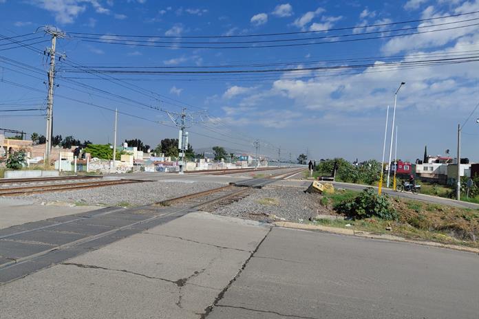 Vecinos alertan: la Línea 4 abrirá con pasos inseguros y maniobras manuales para el tren Vecinos alertan: la Línea 4 abrirá con pasos inseguros y maniobras manuales para el tren