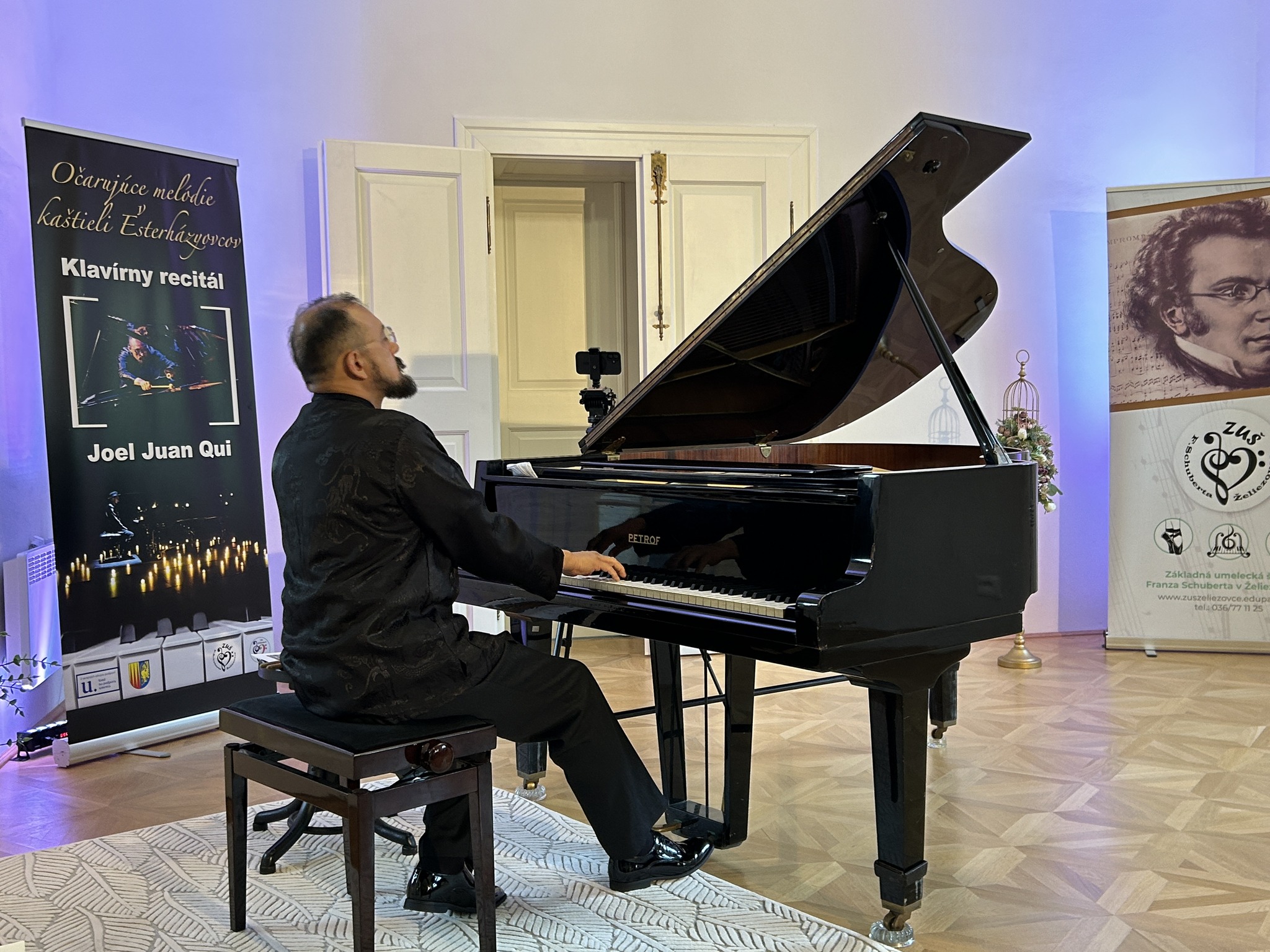 El Pianista Joel Juan Qui ofrecerá una clase magistral y un viaje por tres siglos de música jalisciense El Pianista Joel Juan Qui ofrecerá una clase magistral y un viaje por tres siglos de música jalisciense