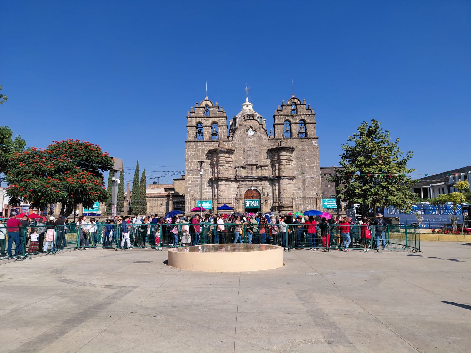 Miles de fieles abarrotan El Santuario por la festividad a la Virgen de Guadalupe